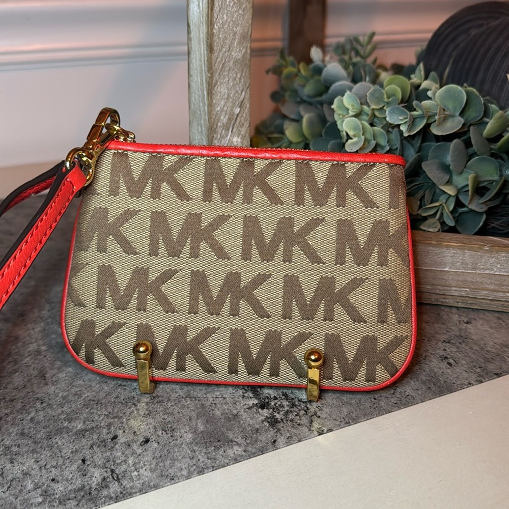 EUC Michael Kors Wristlet